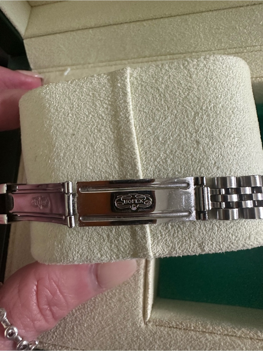 Ladies Rolex DateJust with diamond bezel also 18kt fluted bezel - Picture 3 of 11